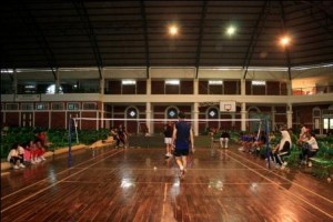 LAPANGAN BULU TANGKIS DI GEDUNG SERBA GUNA AL AKBAR LT. 2