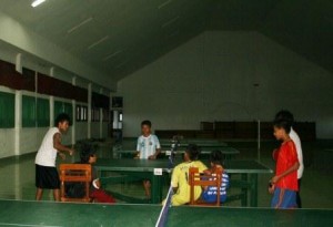 LAPANGAN TENIS MEJA DI GEDUNG PEMBELAJARAN ALI IBNU ABI THALIB